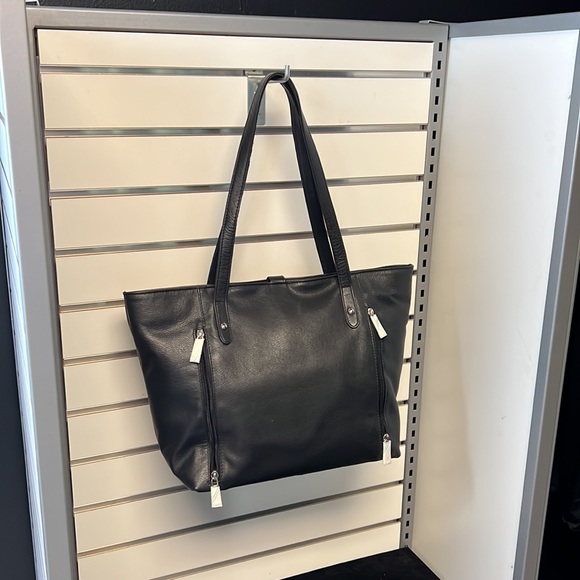 100% Genuine Leather Concealed Carry Shoulder Bag - Picture 4 of 10